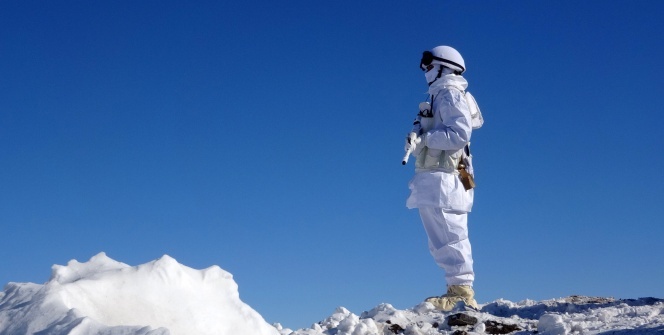 Hudut kahramanları görev başında! Üs bölgesinde kuş uçurtmuyorlar
