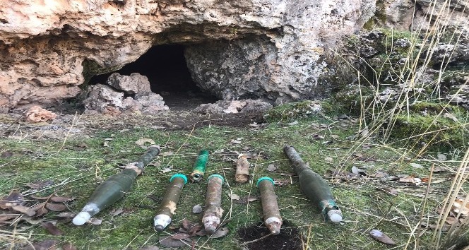 Mardin’de teröristlere ait sığınakta roketatar mühimmatı ele geçirildi