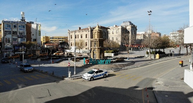 Aksaray’da sokak ve caddeler kısıtlamada boş kaldı