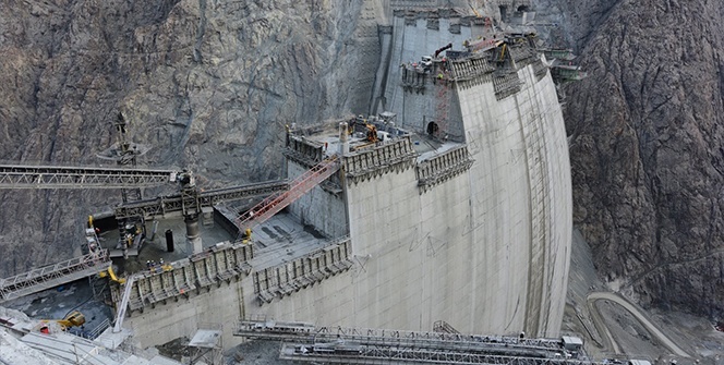 Dev projede son 10 metre