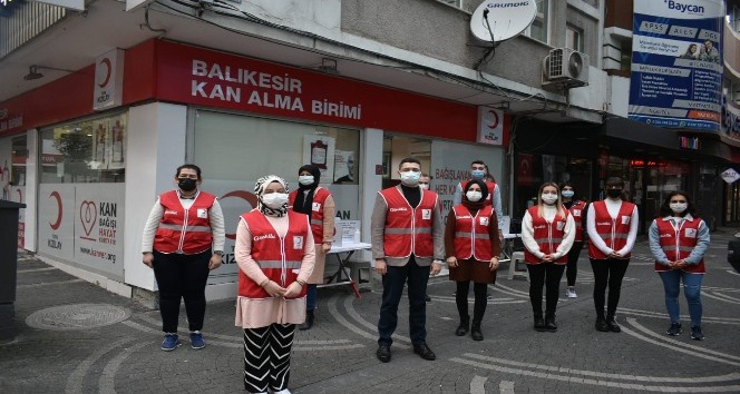 Kızılay’ın gençleri pandemide kan vermeye dikkat çekti