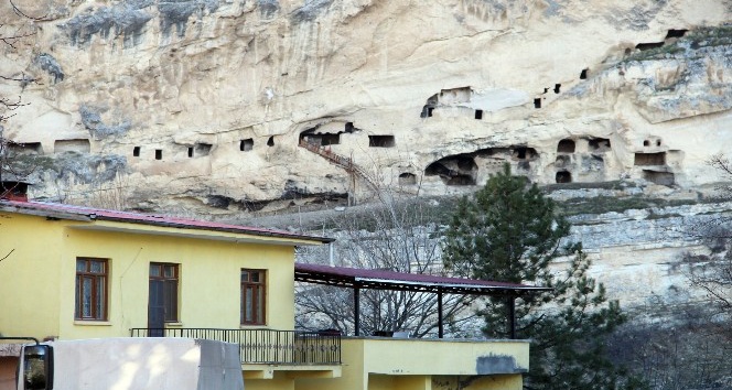 Tunceli’de derviş hücreleri olarak bilinen Urartu Mağaraları turizme kazandırılıyor