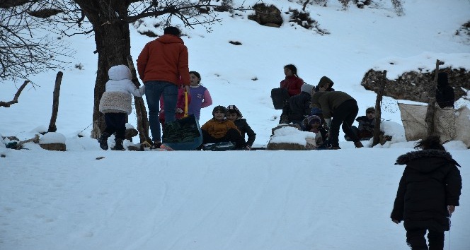 Şırnak’ta çocukların kar keyfi