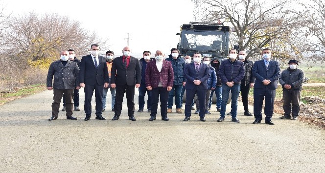 Manisa Büyükşehir’in beton yol imalatları devam ediyor