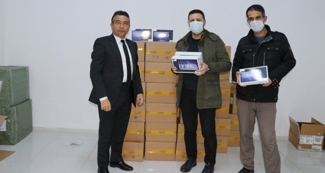 Bingöl’de öğrencilere tablet dağıtımı başladı