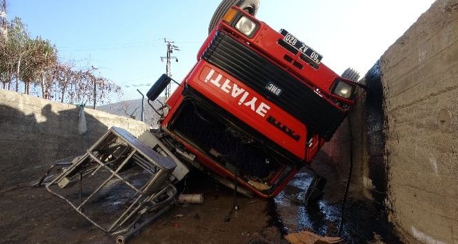Tokat’ta itfaiye aracı devrildi: 2 yaralı