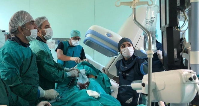 Kalpte oluşan delik ilk kez uygulanan şemsiye yöntemiyle kapatıldı