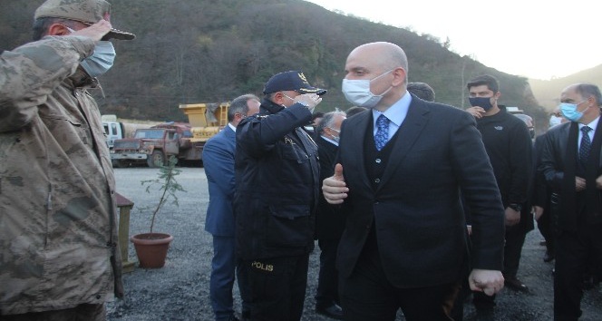 Ulaştırma ve Altyapı Bakanı Adil Karaismailoğlu Giresun’un Dereli ilçesinde incelemelerde bulundu