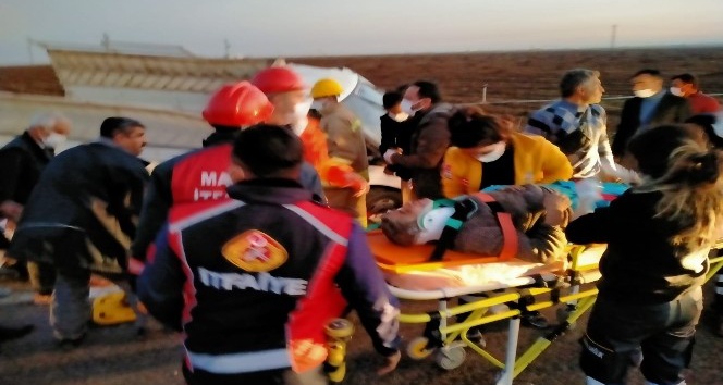 Mardin’de tarım işçilerini taşıyan kamyonet şarampole yuvarlandı: 22 yaralı