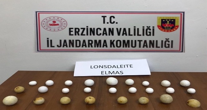 Değerli madeni taşları satmaya çalışan 10 kişi gözaltına alındı