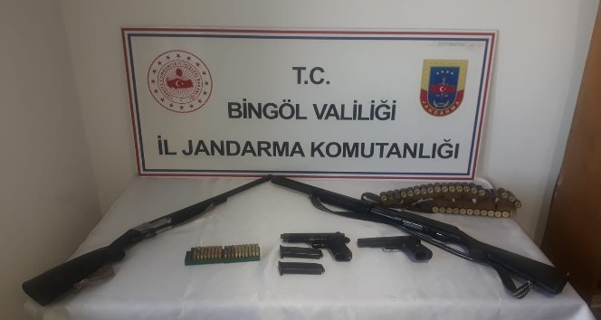 Bingöl’de bir evde silahlar ele geçirildi