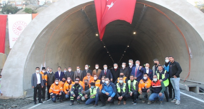 Rize'nin 70 yıllık hayali Salarha Tüneli tek tüpten ulaşıma açıldı