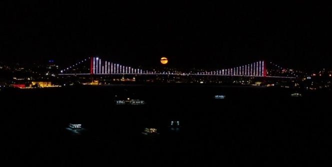 Yılın son dolunayının doğuşu izleyenleri mest etti