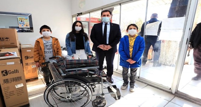 Vali Masatlı, engelliler için mavi kapak toplayan Damlar kardeşleri kutladı
