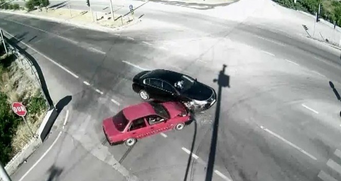Osmaniye’deki trafik kazaları kameralara yansıdı