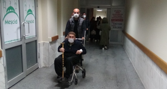 95 yaşındaki Hüseyin dede koronayı yendi