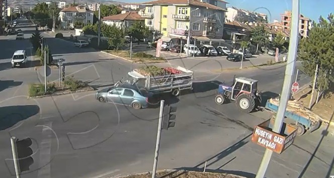 Tokat’ta 6 aracın karıştığı kaza güvenlik kameralarına yansıdı