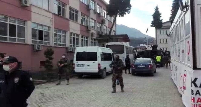 Kardeşini ve yengesini öldüren zanlı adliyede
