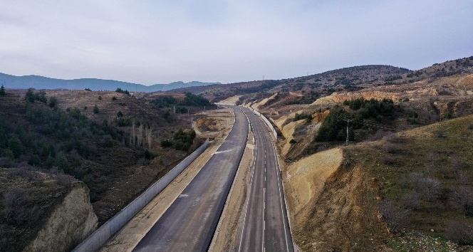 Isparta-Burdur dostluk yolunun 6,5 km’lik kısmında asfalt çalışması tamamlandı