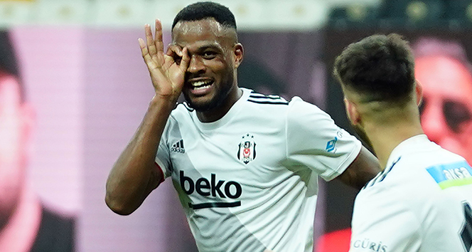 Rizespor’a 4 gol atan Larin, krallıkta zirveye çıktı