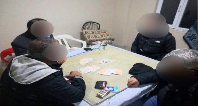 Tunceli’de kumar oynayan ve sosyal mesafeyi ihlal eden 6 kişiye 20 bin 300 TL ceza