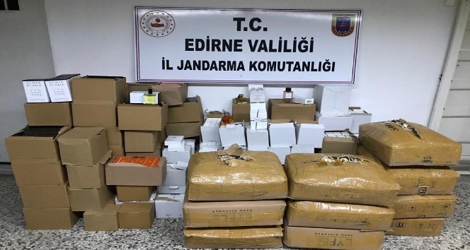 Edirne’de 156 bin TL’lik kaçak parfüm ve oto kokusu ele geçirildi