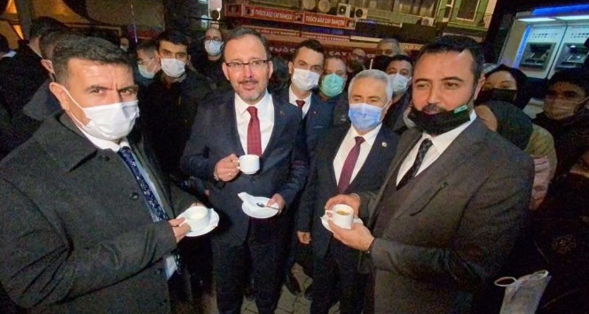 Bakan Kasapoğlu’ndan Bucak’a yarı olimpik yüzme havuzu müjdesi