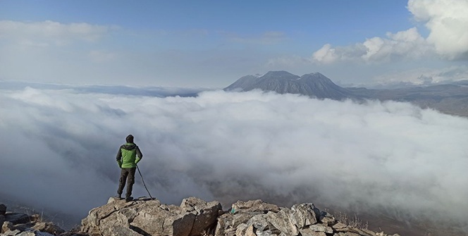 Rahva Ovası’nın ve Atatürk Dağı’nın sis altındaki muhteşem görüntüsü