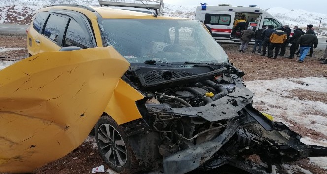Bingöl’de trafik kazası: 1 ölü, 2 yaralı
