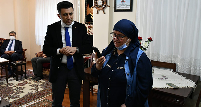 İçişleri Bakanı Soylu, şehit öğretmen Şenay Aybüke Yalçın&#039;ın ailesiyle görüştü