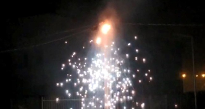 Şanlıurfa’da elektrik direğindeki patlama anları kamerada