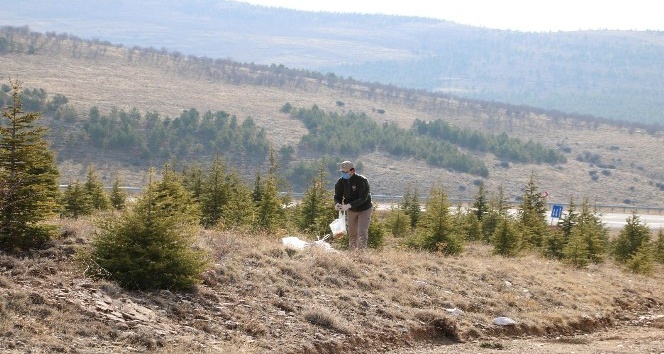 Polis, yaban hayvanları için doğaya yem bıraktı