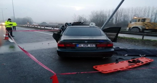 D-100’de aydınlatma direğine çarpan otomobil sürücüsü öldü