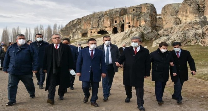 Gazeteciler 3 bin yıllık tarihe sahip Ayazini köyünü gezdi