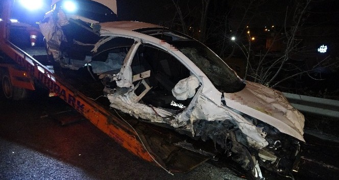 Samsun’da karşı şeride geçen otomobil tır ile çarpıştı: 1 ölü, 2 yaralı