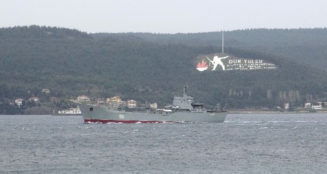 Rus savaş gemisi ’Saratov’ Çanakkale Boğazı’ndan geçti