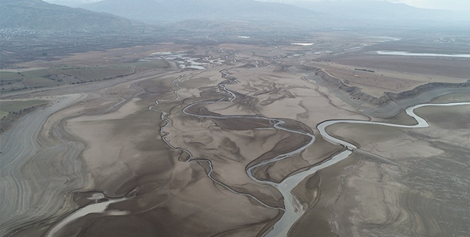 Ürküten görüntü, barajdan geriye nehir yatağı kaldı