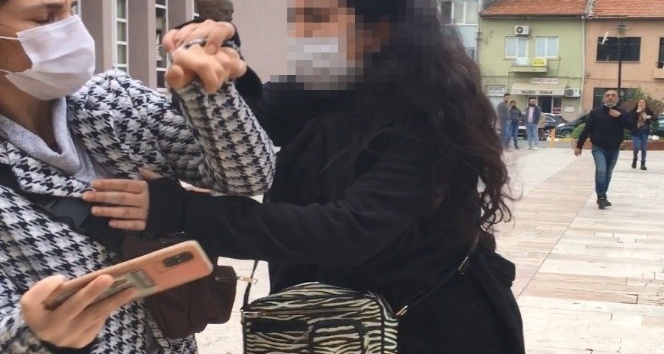 Gazetecilere saldıran kadın gözaltına alındı