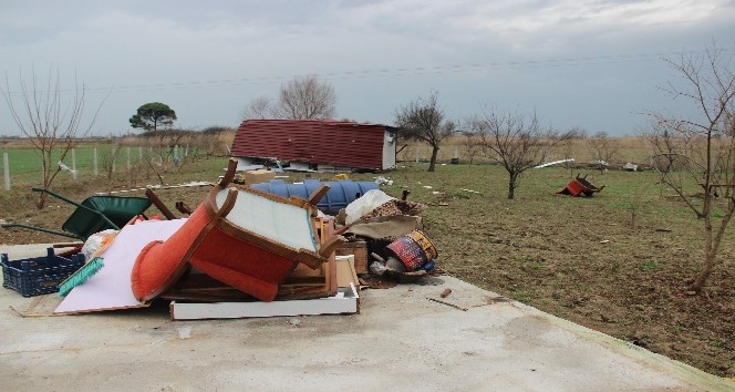 Manisa’da fırtına konteyner evi uçurdu: 2 yaralı