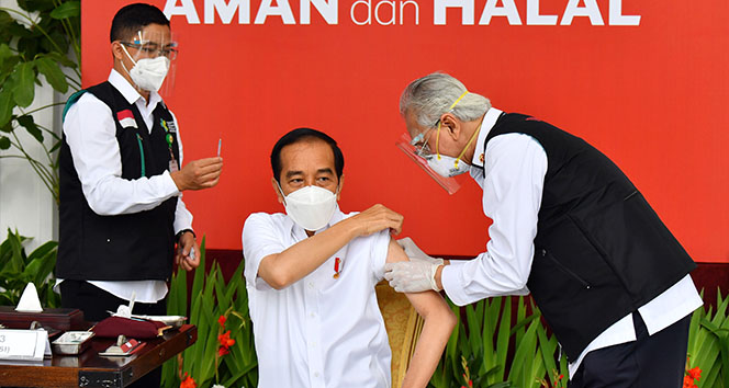 Endonezya&#039;da ilk aşı Devlet Başkanı Widodo&#039;ya yapıldı