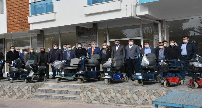 MHP Karaman İl Teşkilatından engellilere akülü araç