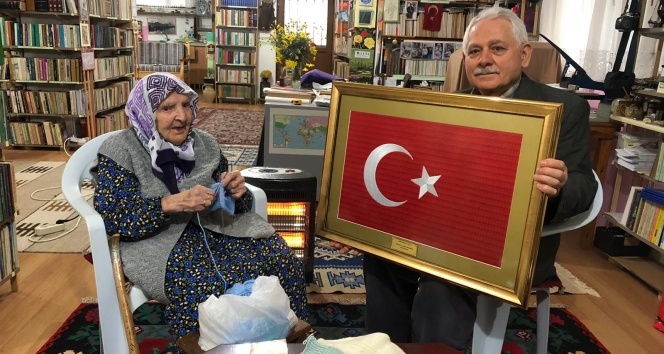 118 yaşındaki Zeliha nineden Mehmetçik&#039;e hediye
