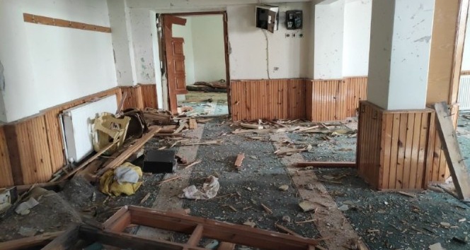 Kayseri’de yıldırım düşen camideki hasar gün ağırınca ortaya çıktı