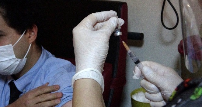 Ardahan’da ilk korona virüsü aşısı yapıldı
