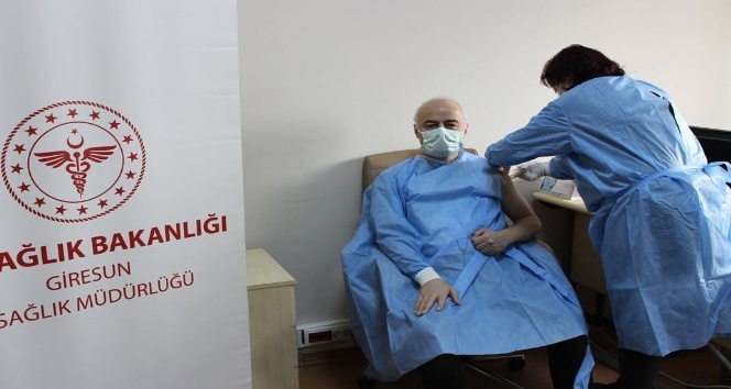 Giresun’da Korona virüs aşısı sağlık çalışanlarına uygulanmaya başlandı