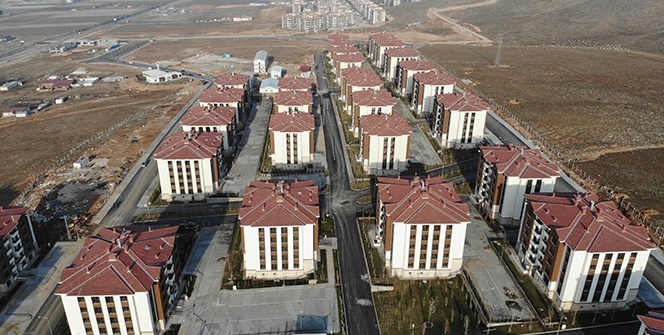 Elazığ’da 676 depremzede daha çekilen kurayla evlerine kavuştu