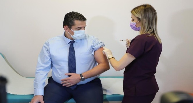 Edirne’de sağlık çalışanlarına Covid-19 aşı uygulaması başladı