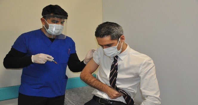 Şırnak’ta korona virüs aşısı uygulanmaya başladı