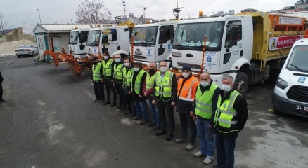 Kar yağışı İstanbula giriş yaptı, ekipler alarm durumuna geçti