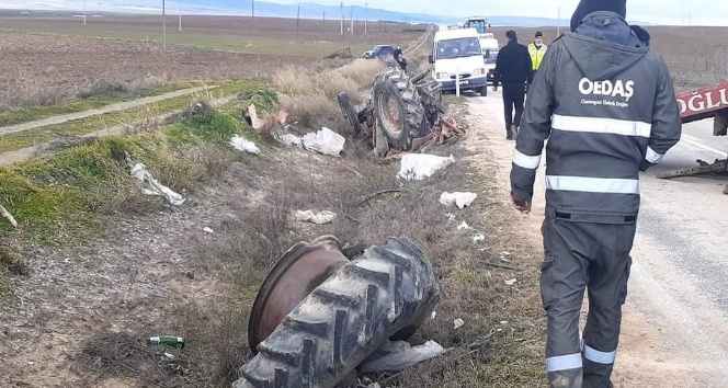 Eskişehir’de çarpışan 2 araç şarampole yuvarlandı: 1’i ağır 2 yaralı